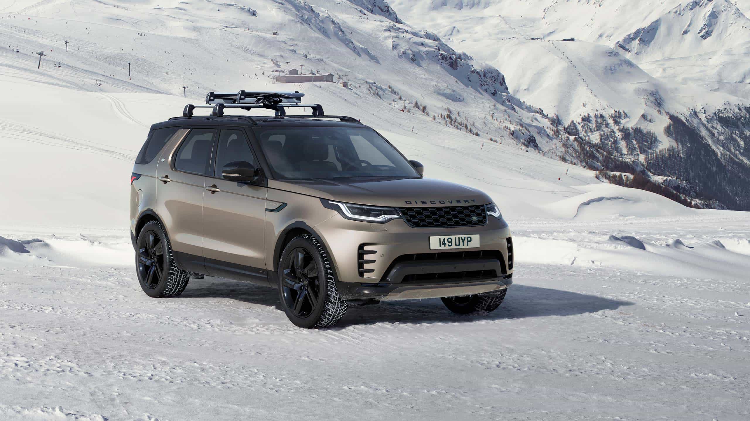 Range Rover Discovery in the mountains